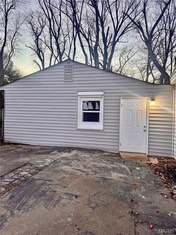 25 S Dellwood Avenue, Dellwood, MO 63135