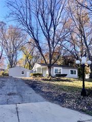 25 S Dellwood Avenue, Dellwood, MO 63135