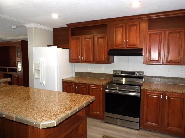 445 Bartlett Loop, Headland, AL 36345