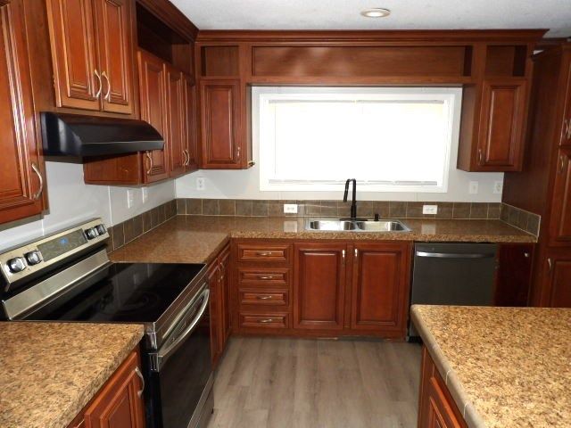 445 Bartlett Loop, Headland, AL 36345