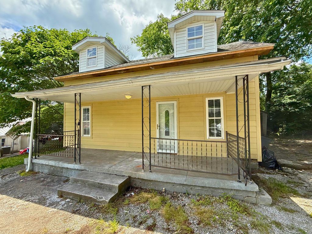 10261/2 Bridge St, Columbia, TN 38401