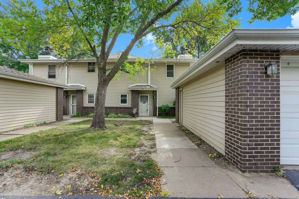 952 E Travelers Trail 50, Burnsville, MN 55337