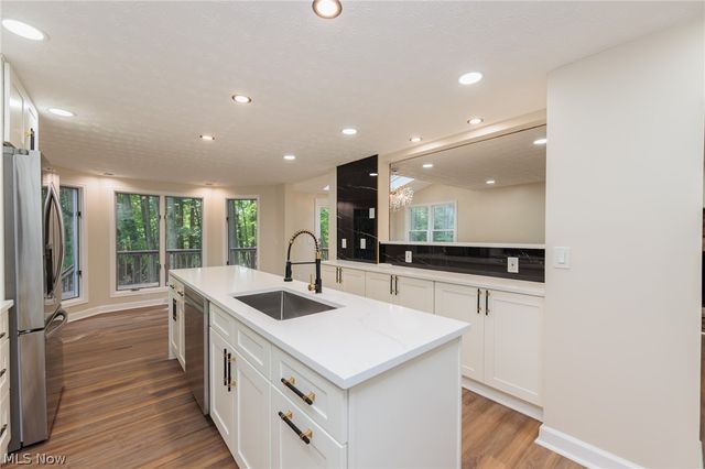 10143 Deer Run, Brecksville, OH 44141