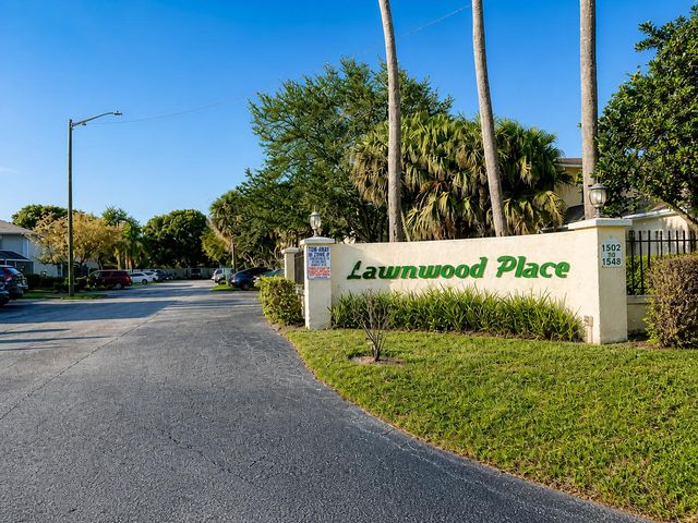 1506 N Lawnwood Circle, Fort Pierce, FL 34950