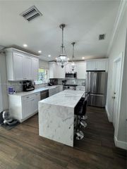 5763 NW 97th Ct, Doral, FL 33178