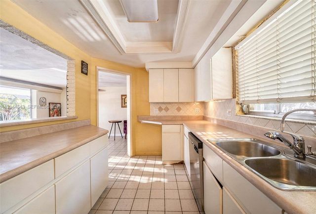 698 NW 7th Ave, Boca Raton, FL 33486