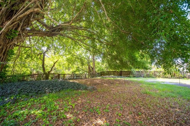 698 NW 7th Ave, Boca Raton, FL 33486