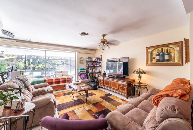 698 NW 7th Ave, Boca Raton, FL 33486