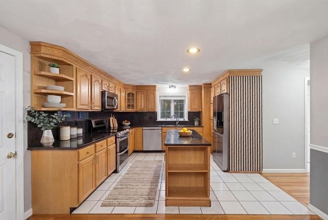 112 Taunton St, Plainville, MA 02762