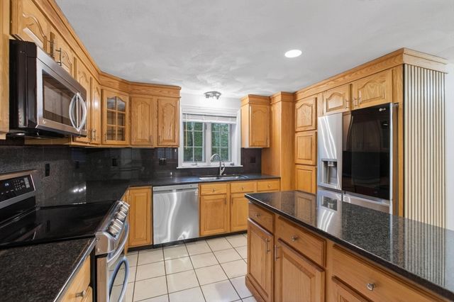 112 Taunton St, Plainville, MA 02762