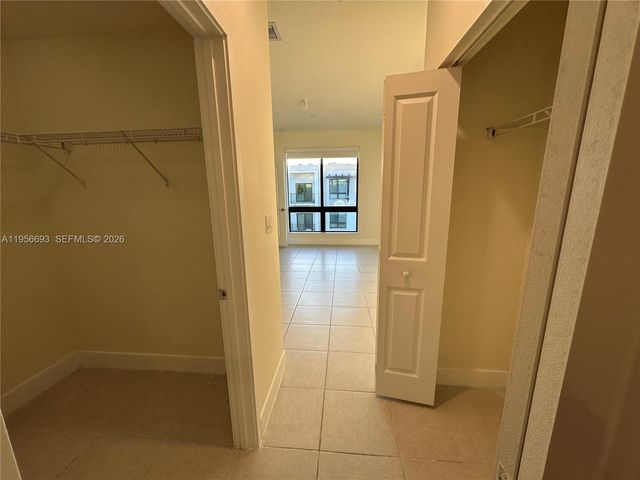 8265 NW 41 st 402, Doral, FL 33166