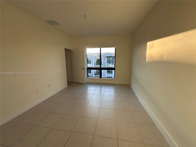 8265 NW 41 st 402, Doral, FL 33166