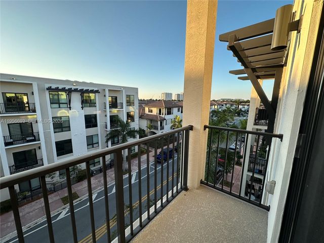 8265 NW 41 st 402, Doral, FL 33166