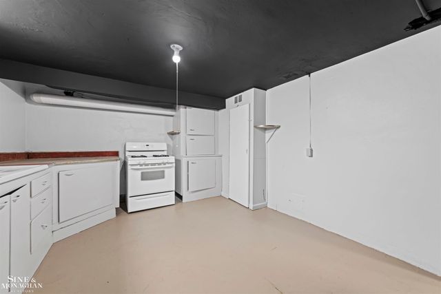 15365 Frazho Road, Roseville, MI 48066