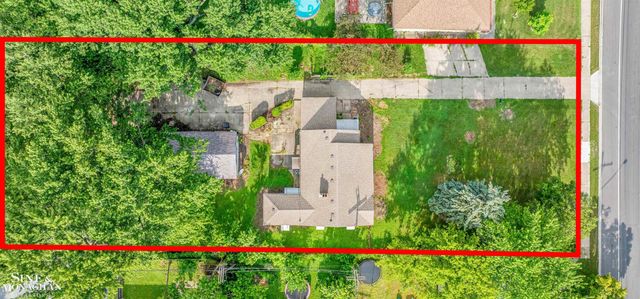 15365 Frazho Road, Roseville, MI 48066