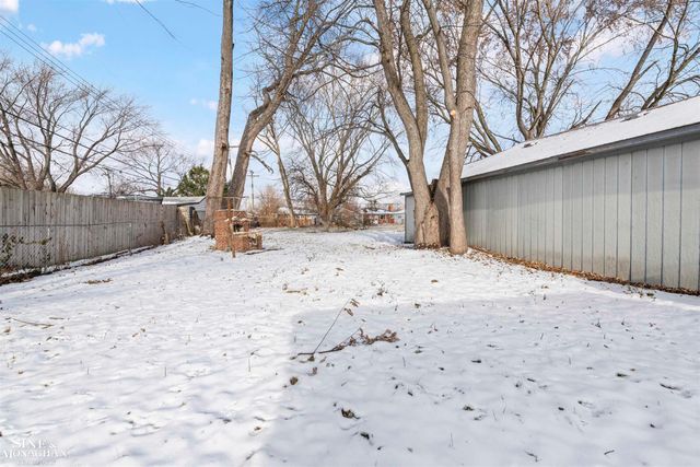 15365 Frazho Road, Roseville, MI 48066