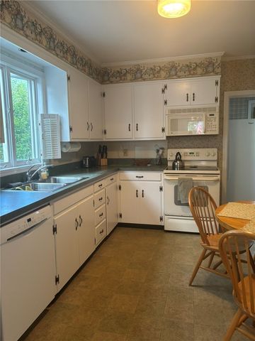 11 Eastnor Road, Newport, RI 02840