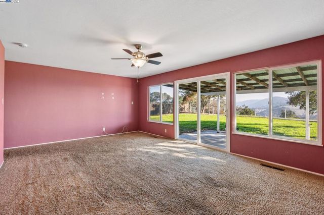 1273 Mcdonald Dr, Pinole, CA 94564