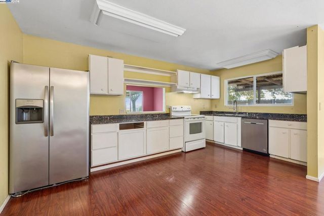 1273 Mcdonald Dr, Pinole, CA 94564