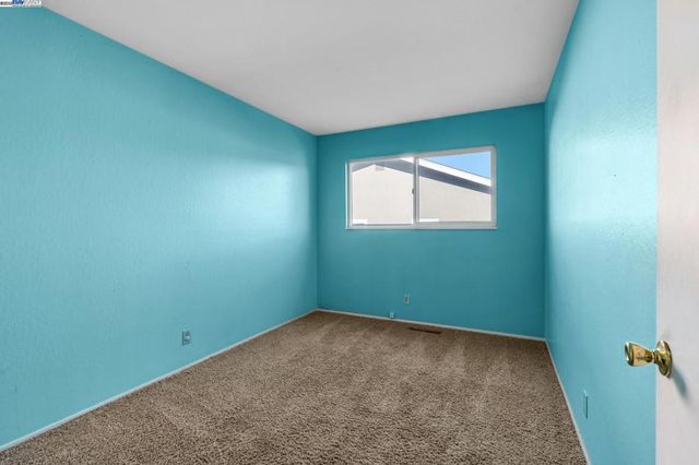 1273 Mcdonald Dr, Pinole, CA 94564