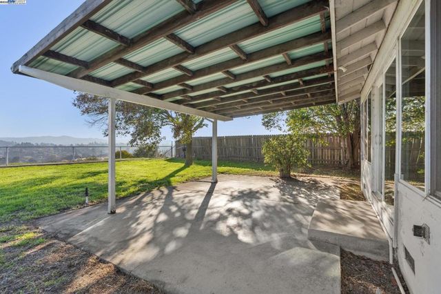 1273 Mcdonald Dr, Pinole, CA 94564