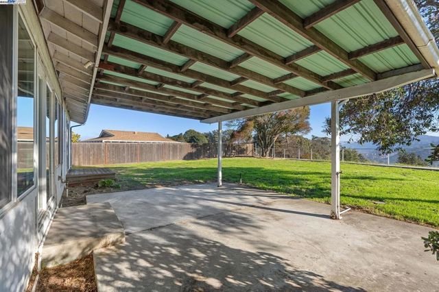 1273 Mcdonald Dr, Pinole, CA 94564