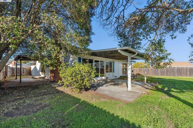 1273 Mcdonald Dr, Pinole, CA 94564