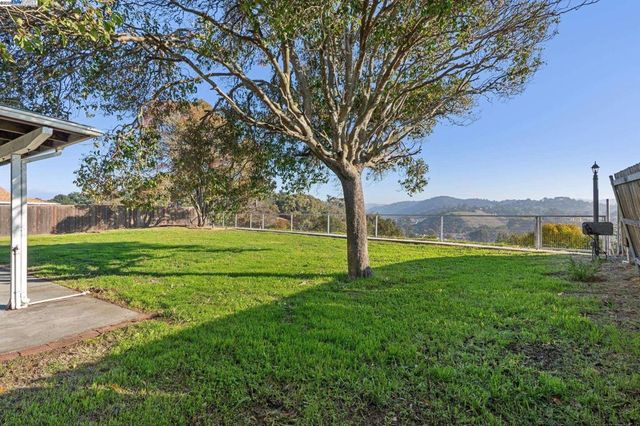 1273 Mcdonald Dr, Pinole, CA 94564