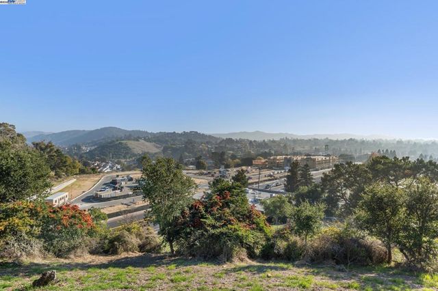 1273 Mcdonald Dr, Pinole, CA 94564