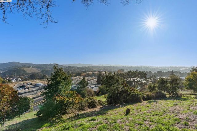 1273 Mcdonald Dr, Pinole, CA 94564