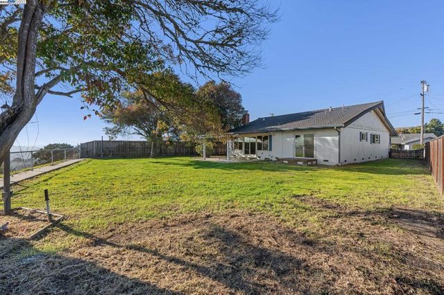 1273 Mcdonald Dr, Pinole, CA 94564