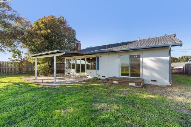 1273 Mcdonald Dr, Pinole, CA 94564