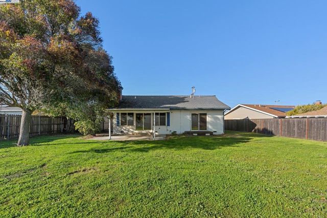 1273 Mcdonald Dr, Pinole, CA 94564