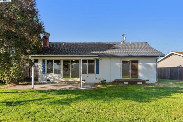 1273 Mcdonald Dr, Pinole, CA 94564