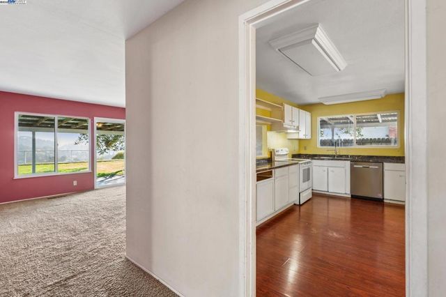 1273 Mcdonald Dr, Pinole, CA 94564