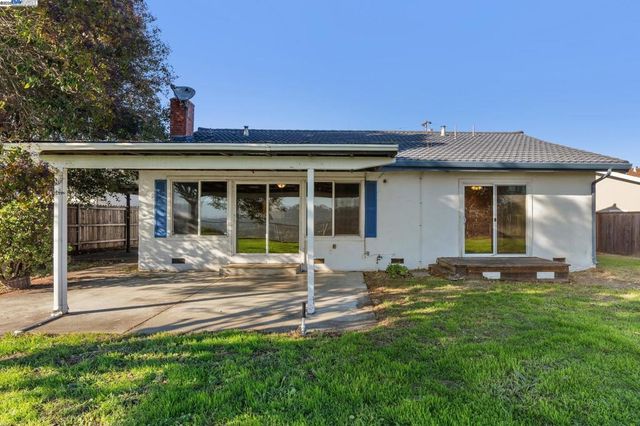 1273 Mcdonald Dr, Pinole, CA 94564