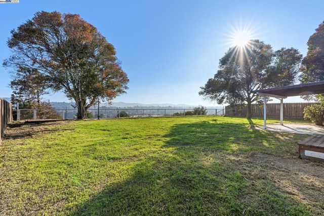 1273 Mcdonald Dr, Pinole, CA 94564