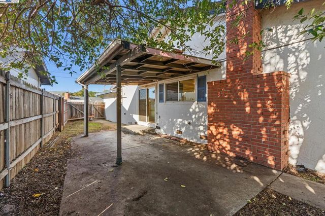 1273 Mcdonald Dr, Pinole, CA 94564