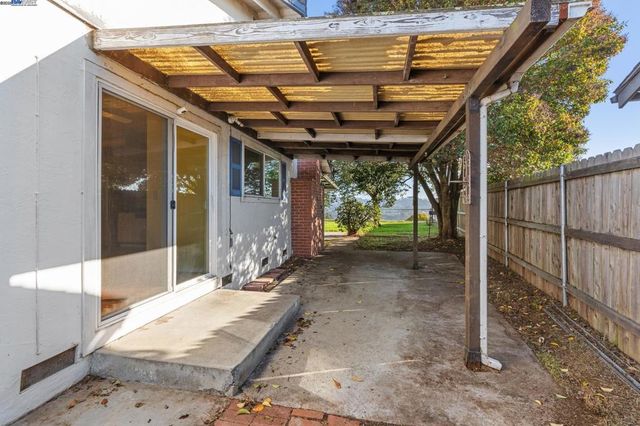 1273 Mcdonald Dr, Pinole, CA 94564