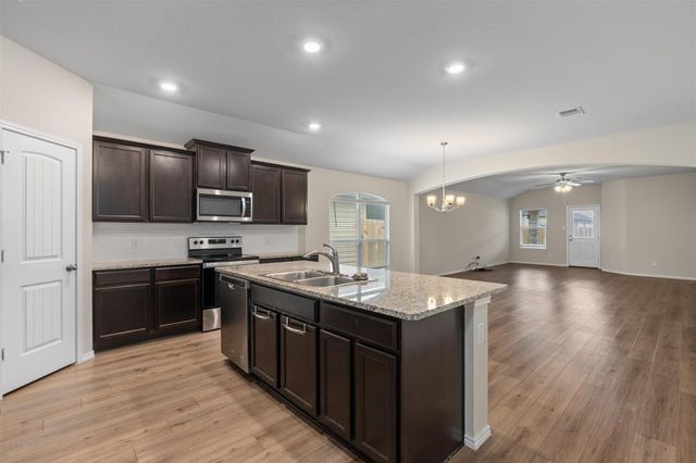 227 Reagor DR, Taylor, TX 76574