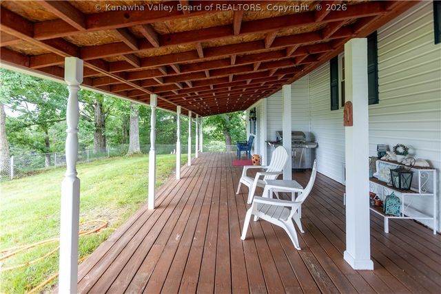 163 Myrtle Tree Road, South Charleston, WV 25309