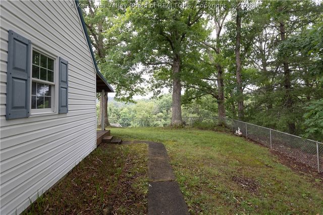 163 Myrtle Tree Road, South Charleston, WV 25309