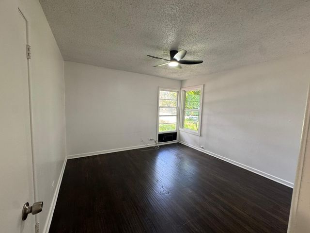 400 N Jefferson Street, Kaufman, TX 75142