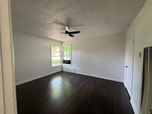 400 N Jefferson Street, Kaufman, TX 75142