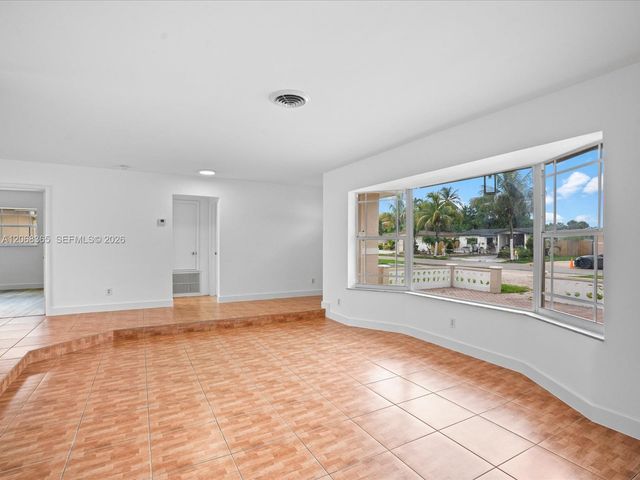 4545 NW 39th Street, Lauderdale Lakes, FL 33319