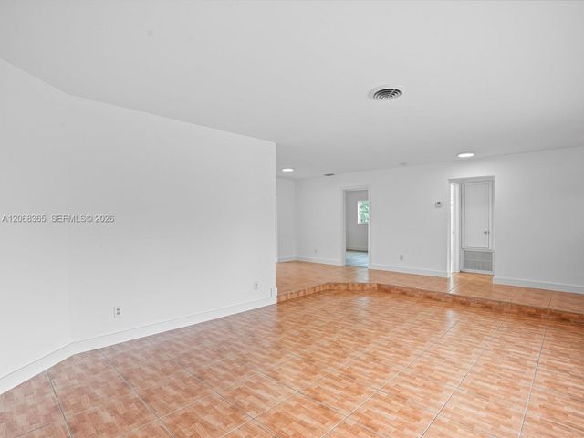 4545 NW 39th Street, Lauderdale Lakes, FL 33319