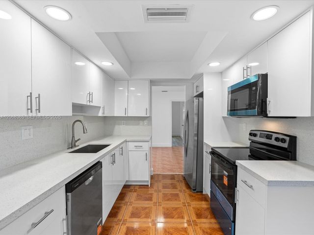 4545 NW 39th Street, Lauderdale Lakes, FL 33319