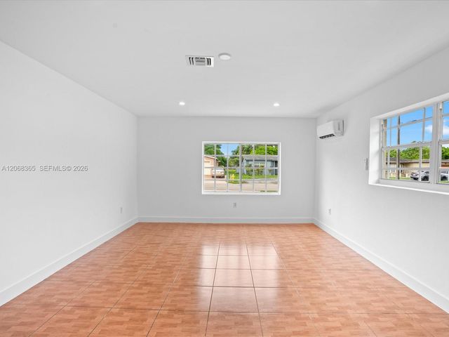 4545 NW 39th Street, Lauderdale Lakes, FL 33319