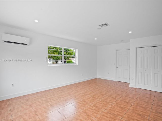 4545 NW 39th Street, Lauderdale Lakes, FL 33319