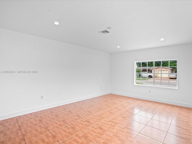 4545 NW 39th Street, Lauderdale Lakes, FL 33319